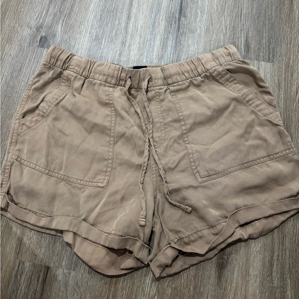 Women’s medium GAP shorts
